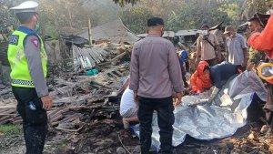 Proses-evakuasi-korban-letusan-Gunung-Lewotobi-di-Kabupaten-Flores-Timur-Pulau-Flores-NTT.jpg