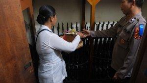 Puluhan-Senjata-di-Polres-Tabanan-saat-diupacarai-pada-Tumpek-Landep999.jpg
