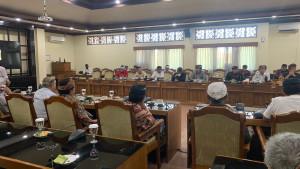 Puluhan-warga-Banjar-Adat-Giri-Dharma-Desa-Adat-Ungasan.jpg