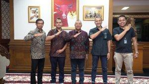 Putu-Parwata-saat-menerima-audiensi-Angkasa-Pura-AP-I-di-ruang-kerjanya-pada-Selasa-20-Juni-2023.jpg