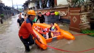 bali/Ratusan-Warga-di-Evakuasi-Bayi-hingga-Lansia-Diungsikan-Karena-Banjir.jpg
