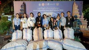 Relawan-melakukan-edukasi-dan-pemilahan-sampah-di-PKB-2024.jpg