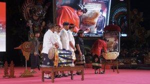 Ribuan-Pelajar-dan-Mahasiswa-Antusias-saat-Gubernur-Koster-Buka-Bulan-Bung-Karno.jpg