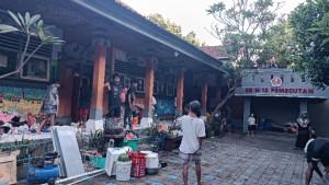 SDN-12-Pemecutan-digunakan-sebagai-lokasi-pengungsian-korban-bencana-banjir.jpg