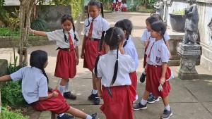 SISWA-BERMAIN-Potret-siswa-bermain-sembari-bercengkrama-di-Kabupaten-Bangli-Bali.jpg