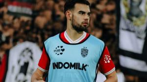 STRIKER-BU-Pemain-depan-Bali-United-Jens-Raven-melakukan-pemanasan.jpg