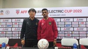 STY-dan-Ricky-Kambuaya-lakukan-foto-bersama.jpg