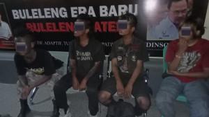 Satpol-PP-Buleleng-saat-mengamankan-empat-anak-punk-asal-Pekalongan.jpg