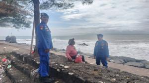 Satpolairud-Polres-Gianyar-Bali-saat-menggelar-patroli-di-pesisir-Pantai-Masceti.jpg