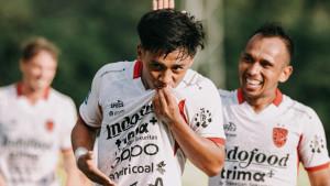 Selebrasi-Pemain-Bali-United-Reyner-Barusu-usai-cetak-gol-ke-gawang.jpg