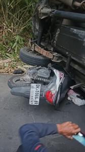 Sepeda-motor-milik-Ayu-Febri-tertimpa-mobil-kolbak.jpg