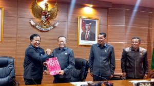 Sidang-paripurna-persetujuan-DPRD-Bangli-tentang-Rancangan-APBD-Bangli.jpg