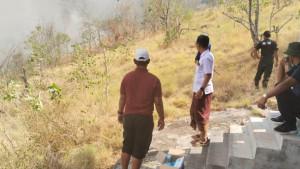 Situasi-kebakaran-yang-melanda-di-hutan-desa-di-wilayah-Desa-Sumberkima.jpg