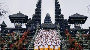 Skuat-Bali-United-menjalani-sembahyang-bersama.jpg
