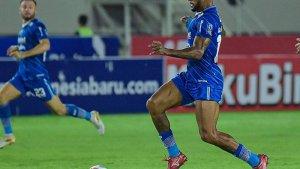 Striker-David-da-Silva-kanan-bersama-Marc-Klok-beraksi-di-laga-Persis-Solo-vs-Persib.jpg