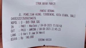 Struk-pembayaran-parkir-di-Pantai-Berawa-jalan-Pemelisan-Agung-Tibubeneng-Kuta-Utara-Badung.jpg