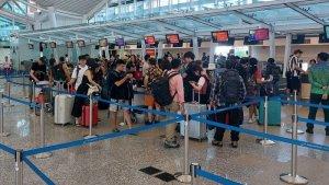 Suasana-di-counter-cek-in-terminal-keberangkatan-internasional-Bandara-I-Gusti-Ngurah-Rai.jpg