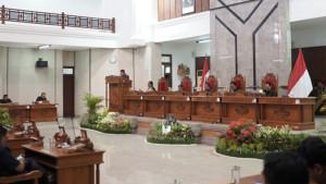 Suasana-rapat-paripurna-pembahasan-restrukturisasi-OPD-896.jpg