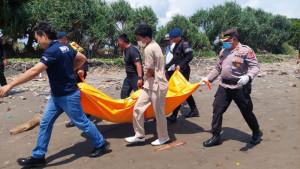 Suasana-saat-proses-identifikasi-dan-evakuasi-jenazah-laki-laki-896.jpg