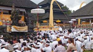 Suasana-upacara-Mapadudusan-Ngerastitiang-Jagat-lan-Sedaging-Jagat.jpg