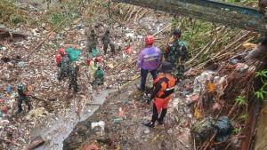 Tim-SAR-gabungan-melakukan-pencarian-tiga-korban-banjir-78.jpg