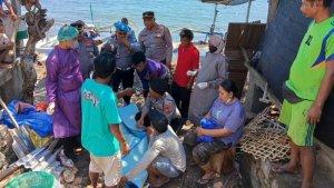 Tim-medis-Puskesmas-Buleleng-III-saat-melakukan-pemeriksaan-jasad.jpg