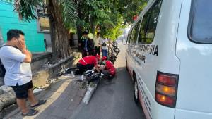 Tim-medis-melakukan-penanganan-terhadap-korban-laka-lantas-yang-terjadi-di-Kota-Denpasar.jpg
