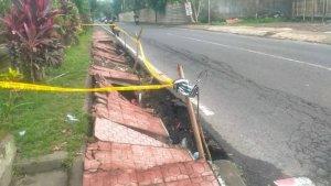 Trotoar-jebol-di-depan-SDN-3-Kedewatan-dan-di-sekitar-Utara.jpg