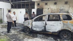 WNA-Australia-RJW-rampas-mobil-milik-IKW-lalu-bakar-mobil-tersebut.jpg