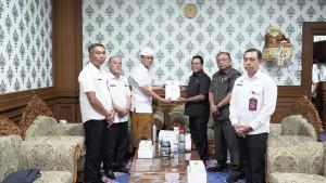 Wakil-Ketua-III-DPRD-Badung-I-Made-Sunarta-didampingi-Anggota-DPRD-Badung1.jpg