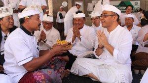 Walikota-Denpasar-I-Gusti-Ngurah-Jaya-Negara-memimpin-Pemkot-Denpasar-Ngaturang-Bhakti-Penganyar.jpg