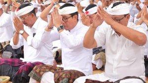 Wawali-Denpasar-Bali-Hadiri-Karya-Pujawali-Mapadudus-Alit-dan-Mecaru.jpg