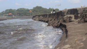 abrasi-di-pantai-biaung-desa-kesiman-kertalangu.jpg
