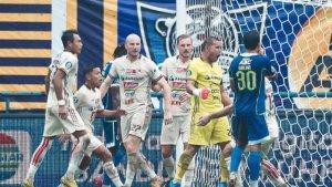 cuplikan-laga-persib-bandung-kontra-persija-jakarta-di-putaran-pertama-liga-1.jpg