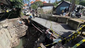 jalan-canggu-kerobokan-rusak.jpg