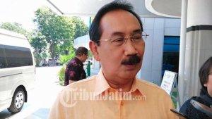 mantan-bupati-badung-aa-gde-agung-menjenguk-wali-kota-surabaya-tri-rismaharini.jpg