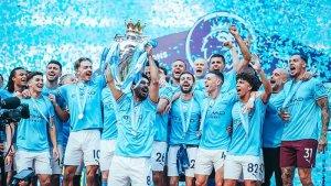 para-pemain-manchester-city-merayakan-pesta-juara-premier-league-di-stadion-etihad.jpg