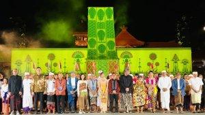 penampil-Maha-Wasundari-seusai-pertunjukkan-Pertunjukkan-Maha-Wasundari.jpg