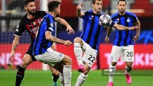 penyerang-ac-milan-asal-prancis-olivier-giroud-bek-inter-milan-asal-italia-francesco-acerbi.jpg