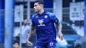 penyerang-sayap-ciro-alves-beraksi-pada-laga-ujicoba-antara-persib-bandung-vs-persib-u21.jpg