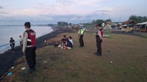 personil-Polsek-Gianyar-Bali-menggelar-patroli-di-kawasan-umat-Hindu-menggelar-tradisi-Banyupinaruh.jpg