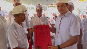 prajuru-desa-adat-dikukuhkan-Bupati-Jembrana.jpg