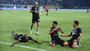selebrasi-pemain-Persib-usai-cetak-gol-ke-gawang-PSBS-Biak.jpg