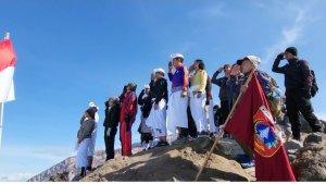 setda-karangasem-mendaki-bersama.jpg