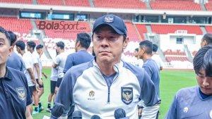 shin-tae-yong-tengah-berikan-keterangan-pada-awak-media-di-sugbk.jpg