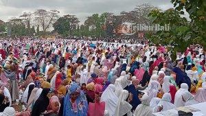 umat-islam-menjalankan-salat-ied-hari-raya-idul-adha-1440-hijriah.jpg