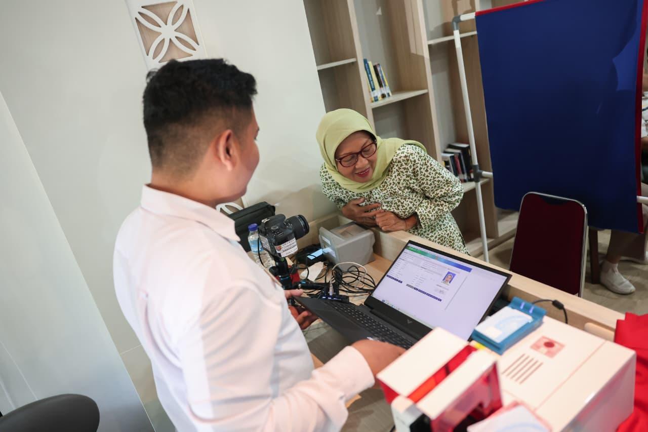 Tak Sekadar Tampung Aspirasi, Rumah Rakyat Jateng Kini Jadi Pusat Layanan Adminduk - Tribun-bali.com