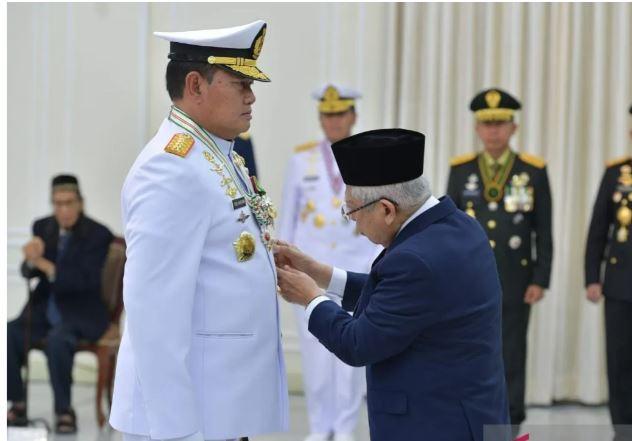 Akan-Pensiun-Panglima-TNI-Yudo-Margono-Terima-Tanda-Kehormatan-Bintang-Yudha-Dharma-Utama.jpg