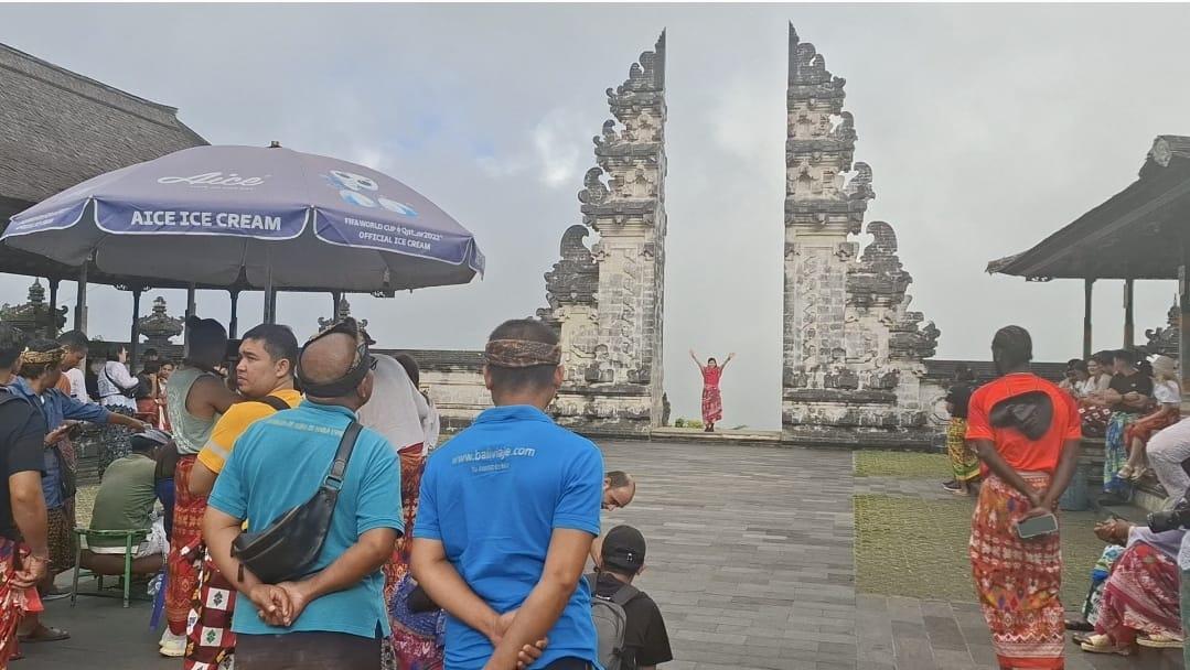 Aktivitas-pariwisata-di-Pura-Lempuyang-Karangasem-belum-lama-ini.jpg