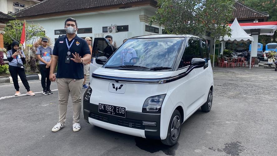 Antusias Peralihan Kendaraan Tinggi, 100 Unit Mobil Listrik Wuling Berhasil Terjual Dalam Dua Minggu